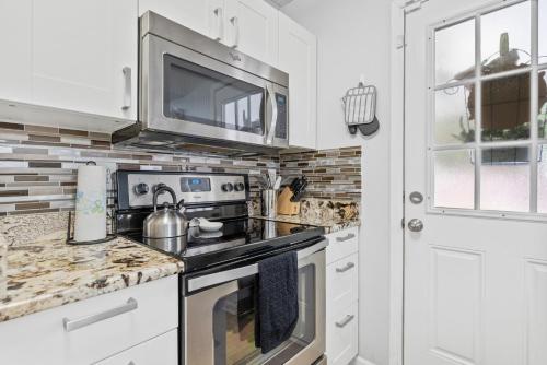 Cozy Retreat with Pool - Your Home Away from Home home in Raleigh, USA