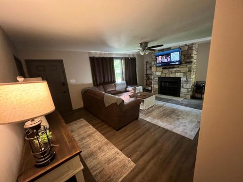 Hillside country cabin in แลนเคสเตอร์ (OH)