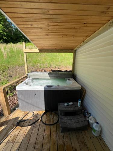 Hillside country cabin in แลนเคสเตอร์ (OH)