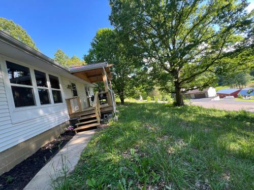 Hillside country cabin in แลนเคสเตอร์ (OH)