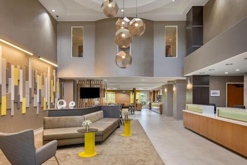 Comfort Suites Turlock - image 13