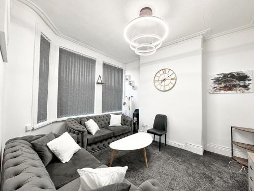 Large Home In Heart Of Bustling Levenshulme gîte à louer Tl Manchester Didsbury