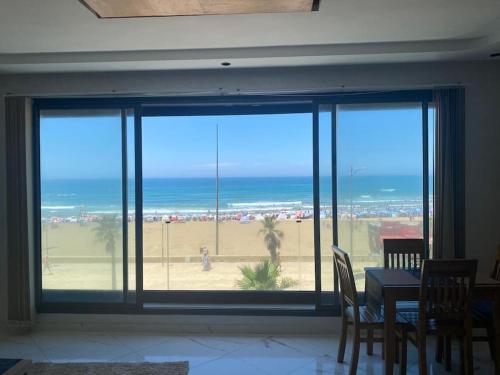 Oceanfront, Beautiful, and Cosy