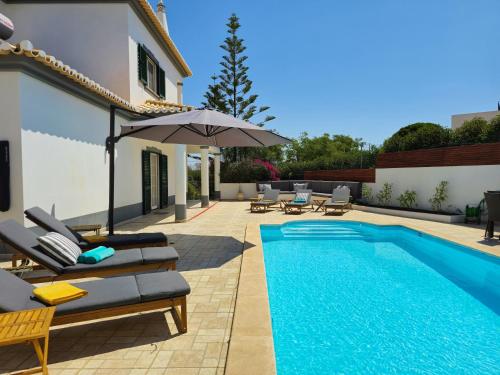 CASA CARAVELA - Spacious Villa, Sunny Swimming Pool & BBQ gîte à louer Lagoa