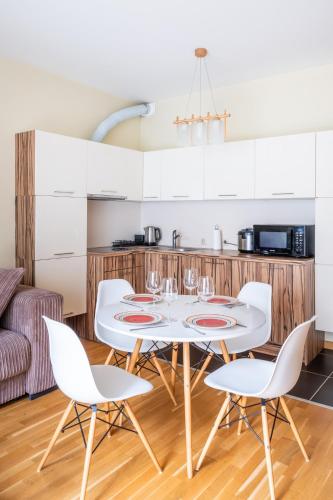 Spacious apartment in a park zone with the private terrace, Riga (photo 7)