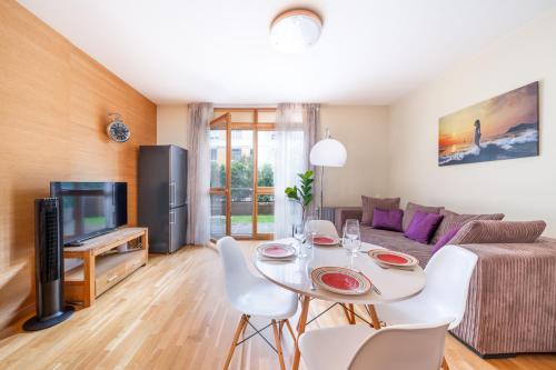 Spacious apartment in a park zone with the private terrace, Riga (photo 4)