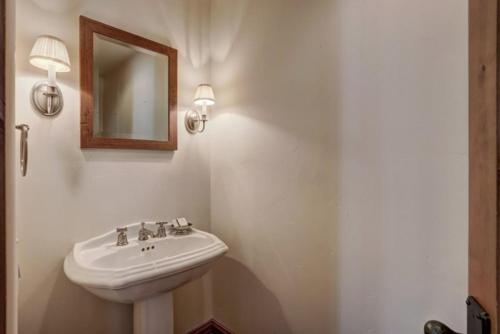 4 Bedroom Luxury Townhome In Lionshead Village in Vail, USA