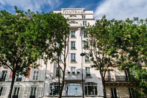 Exterior view, Le Lampika Hotel in 14th - Tour Montparnasse