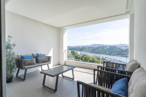 Balcony/terrace, Porto & Douro Vista Apartments by Inviting in Valbom