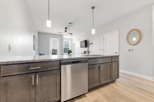 Bold 2216 I Stunning One Bedroom Modern Suite in Saint Peters, USA