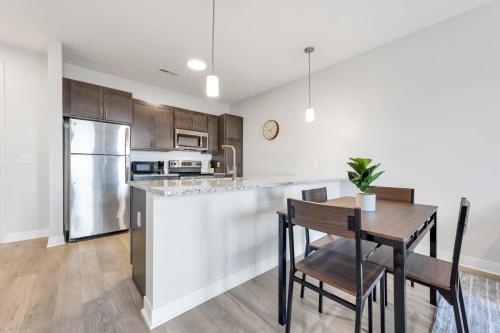 Bold 2216 I Stunning One Bedroom Modern Suite in Saint Peters, USA