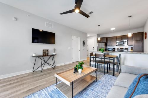 Bold 2216 I Stunning One Bedroom Modern Suite in Saint Peters, USA
