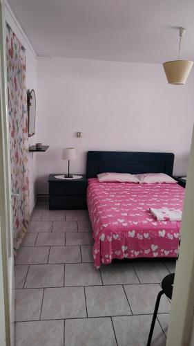 . Apartment with Parking, yard and Wi-Fi