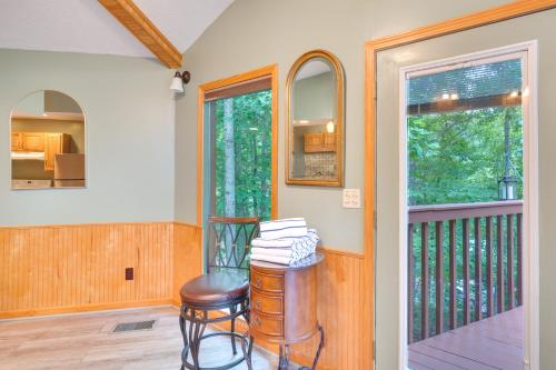 Cozy Gatlinburg Retreat with Private Hot Tub and Deck! in Gatlinburg, USA