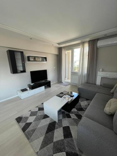 Chicago Modern 1BDR apt near Arena 8888 Sofia and SofiaMed, Sofia (Foto 10)