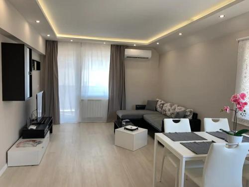 Chicago Modern 1BDR apt near Arena 8888 Sofia and SofiaMed, Sofia (Foto 8)