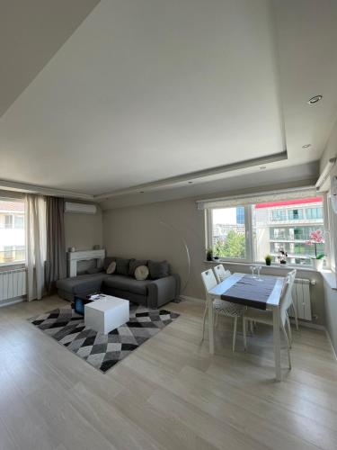 Chicago Modern 1BDR apt near Arena 8888 Sofia and SofiaMed, Sofia (Foto 9)