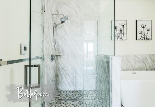 Cozy Getaway Perfect For 10 Prime Location Nw6 in Oklahoma City, USA