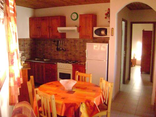 مطبخ, Abri Gens Libres in ديامنت