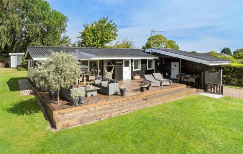  3 Bedroom Cozy Home In Juelsminde in Juelsminde
