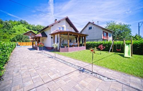 Viesnīcas āriene, Nice Home In Hrvatska Kostajnica in Hrvatska Kostajnica