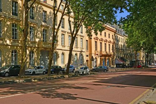 2 pièces avec balcon - Parking - Proche Versailles (2 pieces avec balcon - Parking - Proche Versailles) in Le Chesnay