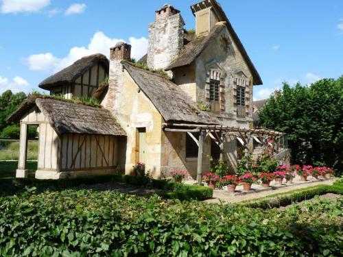 2 pièces avec balcon - Parking - Proche Versailles (2 pieces avec balcon - Parking - Proche Versailles) in Le Chesnay