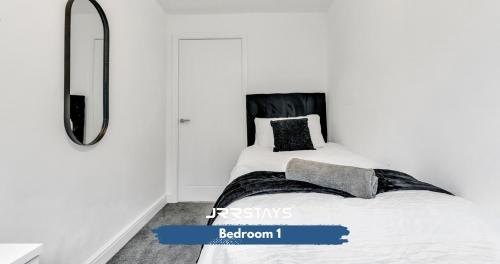 JRR STAYS 2Bed Sleeps 4 - Coventry CV2 - image 2