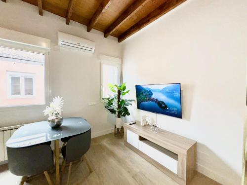 Salamanca Apartment Mid-stay - image 2