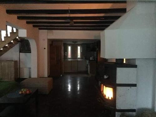 Konyha, Casa Din Deal in Gârleni