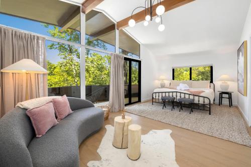 Lucille-5 Min to DT & UofA-Serene Nature Views in Fayetteville, USA