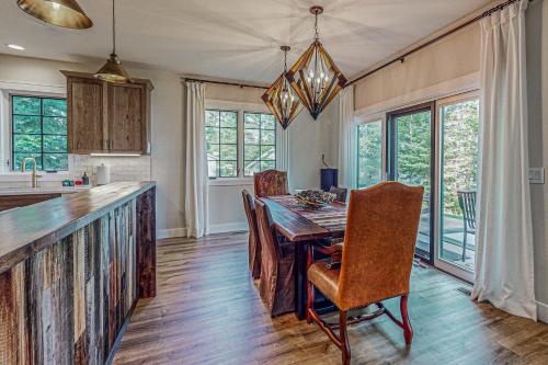 Copperwood Condominiums #15 in Eagle River, USA