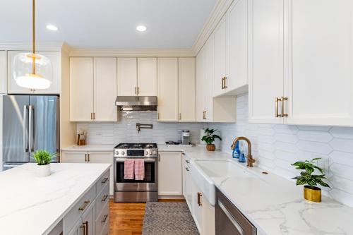Windy City Getaway - 3BR 2BA Chicago Townhouse home in Chicago, USA