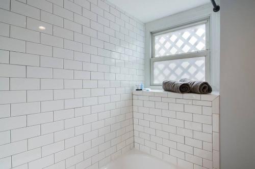 Amazing 3 Bedroom in Bloomfield! Steps to Downtown in Bloomfield, USA