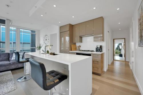 2-Bedroom Apartment in Central Location in Vancouver, Canada