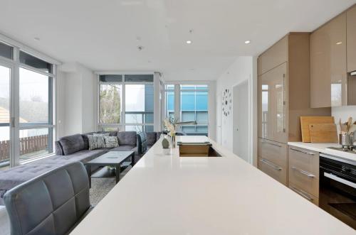 2-Bedroom Apartment in Central Location in Vancouver, Canada