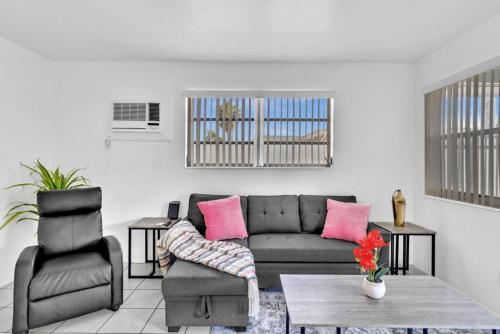 Stylish Hollywood One Bedroom Close To Beach in Hollywood, USA