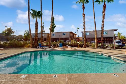 Fun in the Fountain Hills Sun in ฟาวเท่นฮิลล์