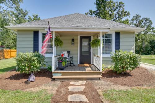 The Cabernet Cabin Defiance Home on Katy Trail! in Defiance, USA