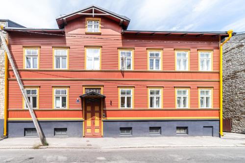 Exterior view, Peaceful studio with desk & free parking near city center in Veerenni