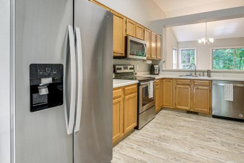 Park Village Home with Pond 6 Mi to Downtown Cary in Cary, USA