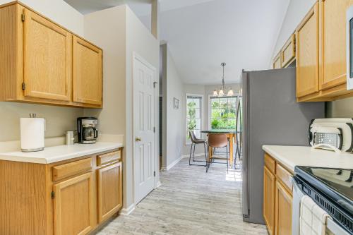 Park Village Home with Pond 6 Mi to Downtown Cary in Cary, USA