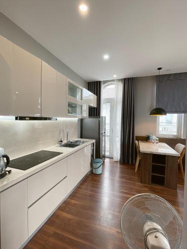 Kitchen, Amy Apartment Hue near Thanh Toan Bridge