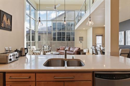 Luxurious Brian Head loft w spa sauna views Luxurious Brian Head loft w spa sauna views
