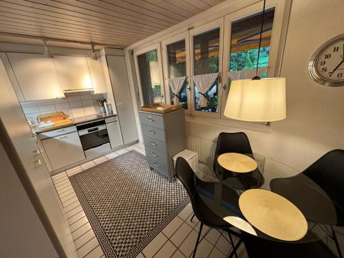 Kitchen, Lake Park Apartment in Bonigen