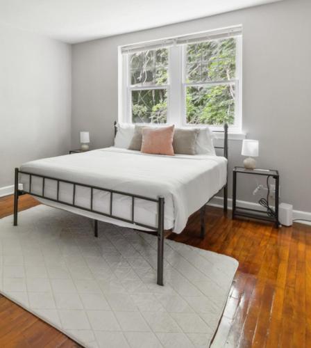 Wynnefield 1923-92, 2bd I Spacious I Parking in Philadelphia, USA
