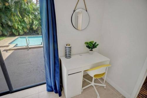 Delray Beach 3Bd Home & Pool with Game Room, 10 guests in Delray Beach, USA