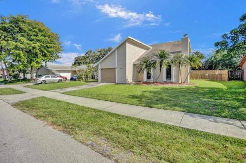 Delray Beach 3Bd Home & Pool with Game Room, 10 guests in Delray Beach, USA