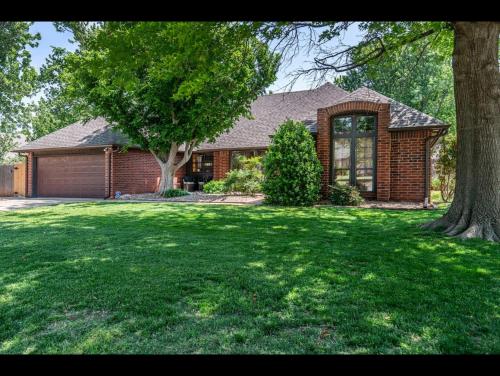 Spacious Retreat with Shaded Yard & Games home in Edmond, USA