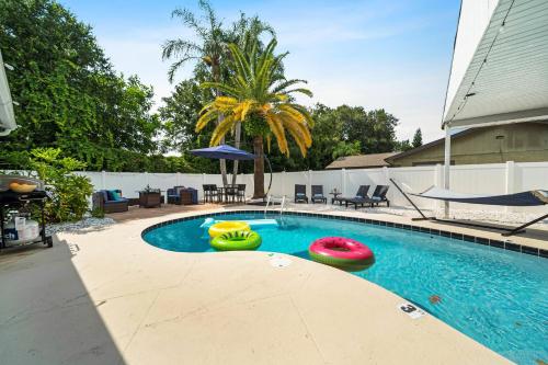 Lux Sunny Family Paradise with Heated Pool and King Bed Lux Sunny Family Paradise with Heated Pool and King Bed